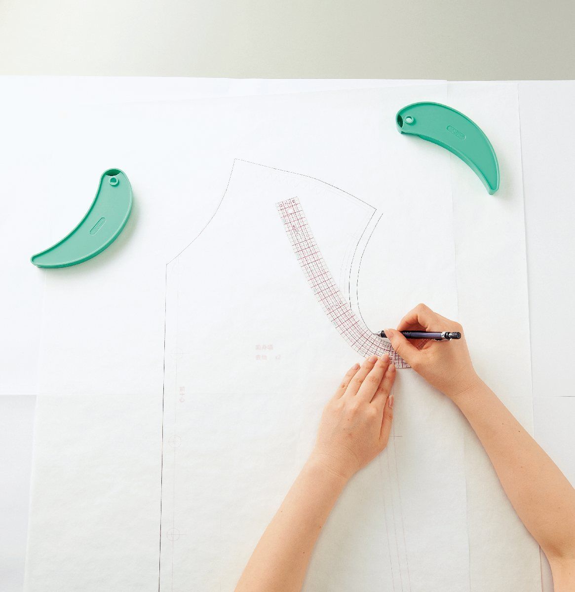 Clover MFG Co.Ltd.-Clover Flexibles Kurvenlineal mit Mini-Lineal _24-7704_