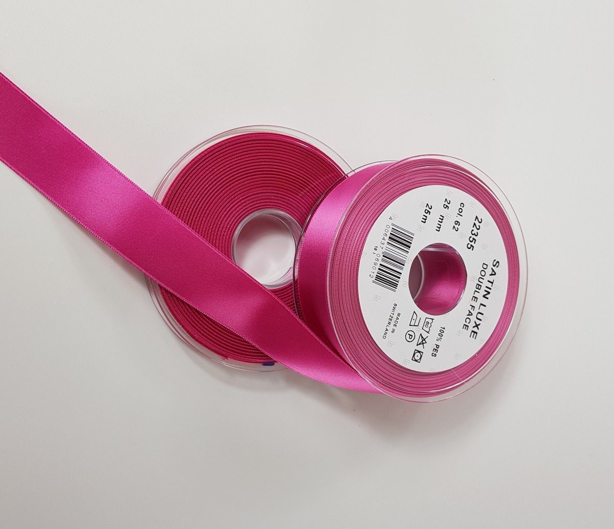Satin ribbon Double Face; col. 062 shocking 100 % PES Satin ribbon Double Face; col. 062 shocking 100 % PES