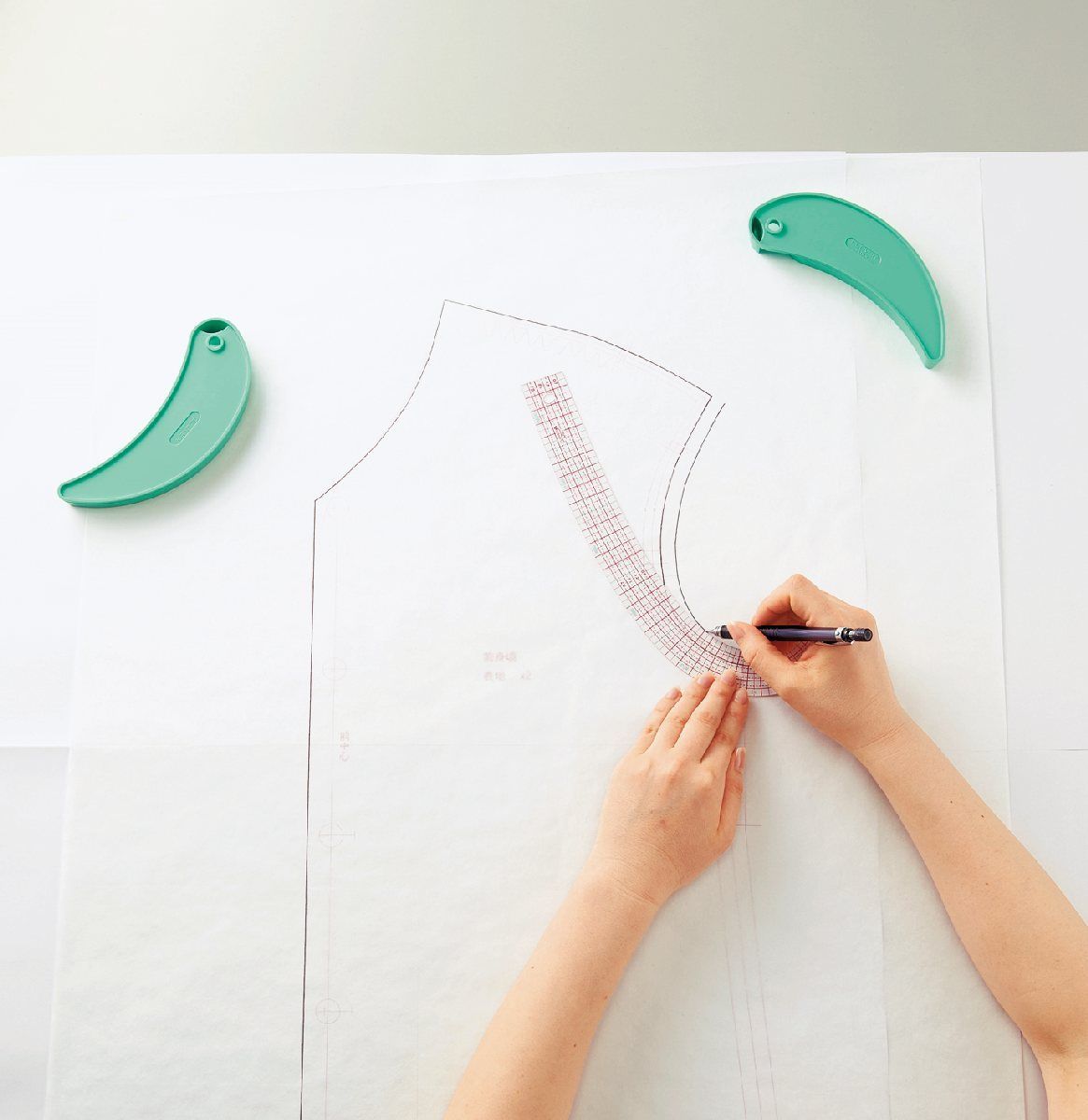 Clover MFG Co.Ltd.-Clover Flexibles Kurvenlineal mit Mini-Lineal _24-7704_