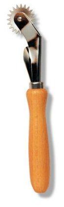 Kopierrädchen mit Holzgriff und extra spitz gezahntem Metallrad Kopierrädchen mit Holzgriff und extra spitz gezahntem Metallrad