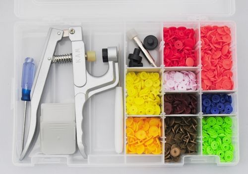 Artbin Box für KAM-Snaps + Zange *** mit bis zu 15 frei einteilbaren Fächern Artbin Box für KAM-Snaps + Zange *** mit bis zu 15 frei einteilbaren Fächern